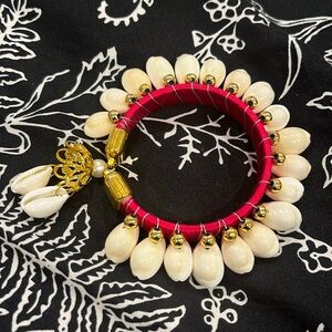 New without tags shell bracelet